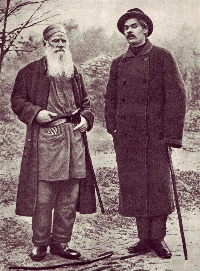 Рис. 3. Лев Толстой и Максим Горький. Ясная Поляна. 1900 год