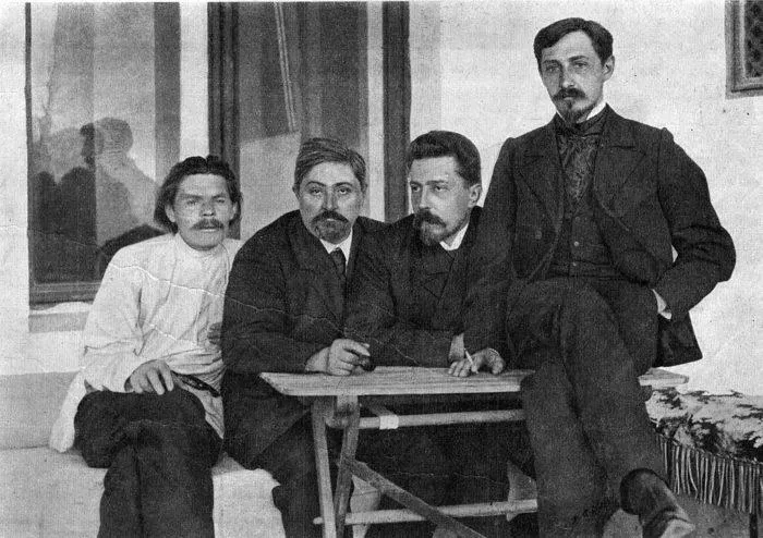 Рис. 5. М. Горький, Д. Н. Мамин-Сибиряк, Н. Д. Телешов и И. А. Бунин. Ялта. 1902 год