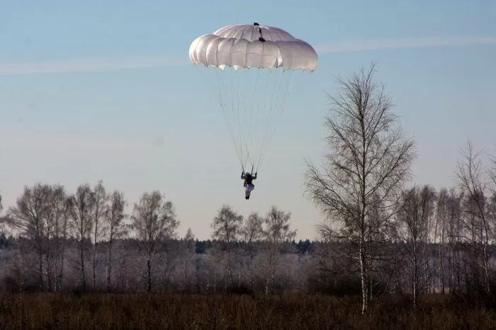 Рис. 5. Практические прыжки с парашютом Д-10 в Тамбовской области