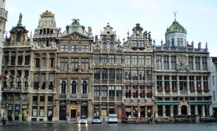 Рис. 2. Гильдейские дома в стиле фламандского барокко (конец XVII — начало XVIII века). Брюссель