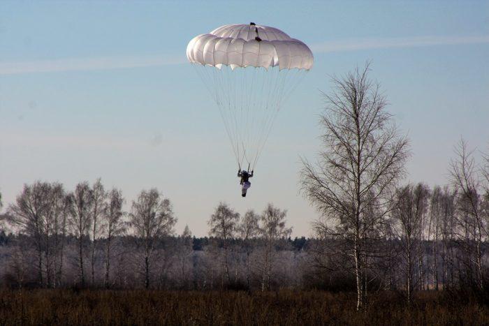 Рис. 5. Практические прыжки с парашютом Д-10 в Тамбовской области