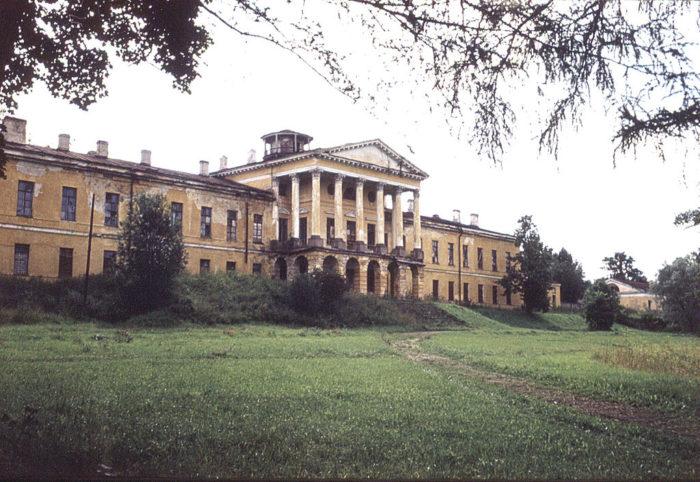 Рис. 6. Дворец в Ропше, построенный в правление Екатерины II