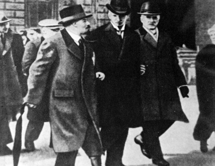 Рис. 5. Владимир Ленин, Туре Нерман и Карл Линдхаген. Стокгольм. 1917 год